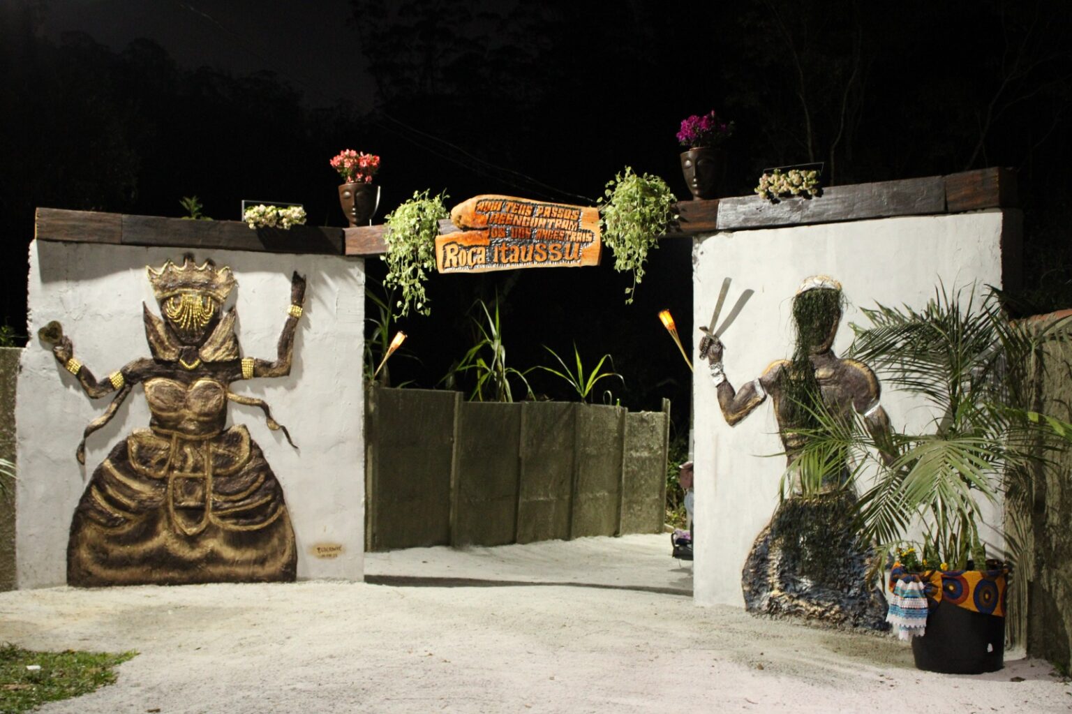 Portal de entrada da Roça Itaussu